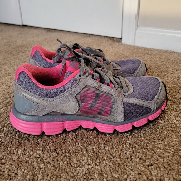 Nike Dual Fusion ST 2 Women Size 6 Gray Athletic Running Shoes Lace Up L… - Picture 1 of 9